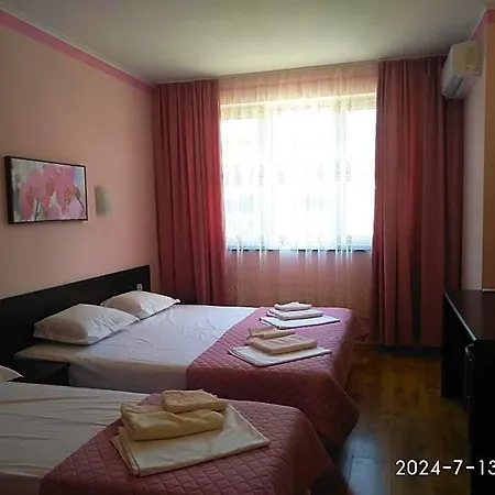 호텔 Plaza 4*